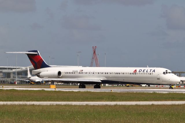 McDonnell Douglas MD-88 (N968DL)