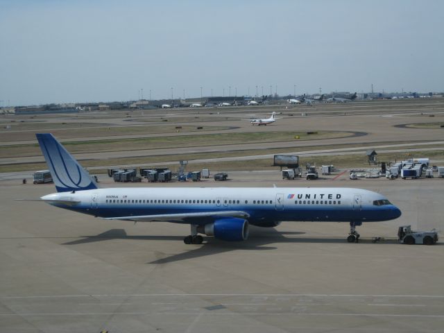 Boeing 757-200 (N509UA)