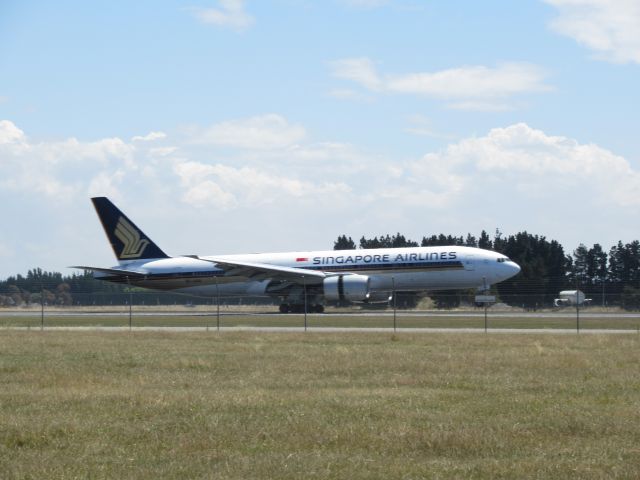 Boeing 777-200 (9V-SVN)