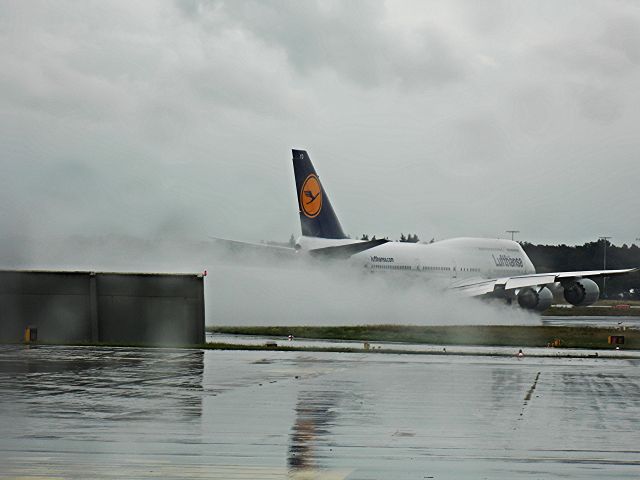 BOEING 747-8 (D-ABYD) - Ready for Take off in the Rain