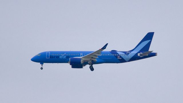 Airbus A220-300 (N211BZ)