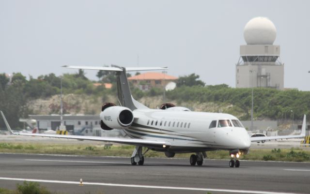 Embraer ERJ-135 (N910FL)