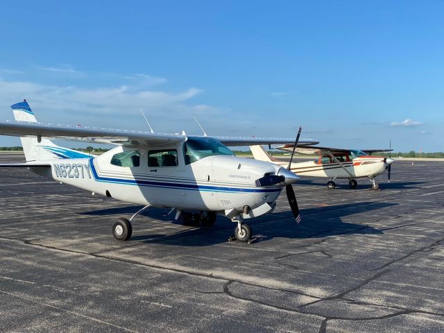 Cessna Centurion (N6237Y)