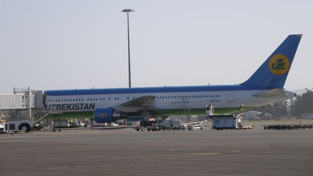 BOEING 767-300 (UK-67007)