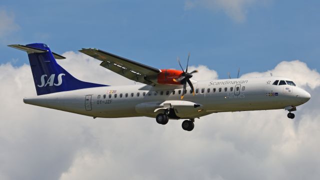 ATR ATR-72 (OY-JZF)