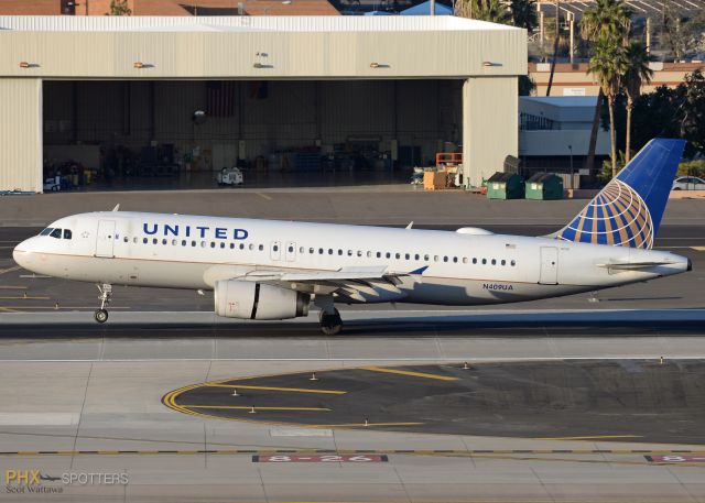 Airbus A320 (N409UA)