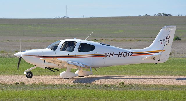 Cirrus SR-20 (VH-HQQ)