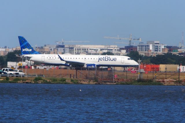 Embraer ERJ-190 (N197JB)