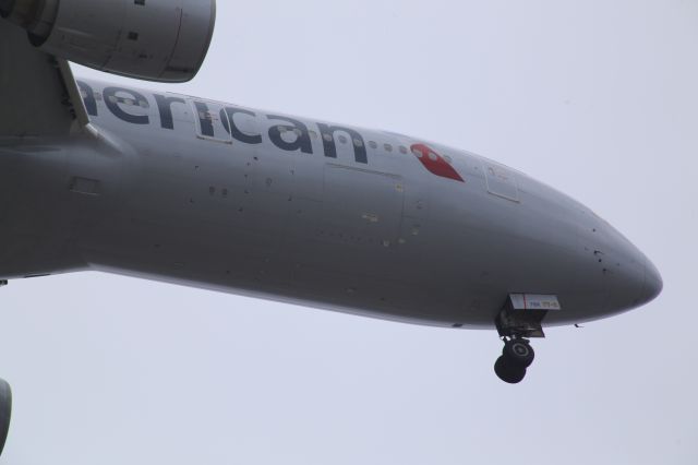 Boeing 777-200 (N751AN)