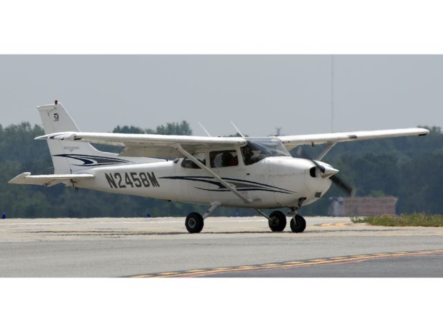 Cessna Skyhawk (N2458M)