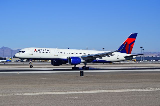 Boeing 757-200 (N554NW) - N554NW Delta Air Lines 2001 Boeing 757-251 C/N 26501/5654  - Las Vegas - McCarran International (LAS / KLAS) USA - Nevada - January 7, 2012 Photo: Tomás Del Coro