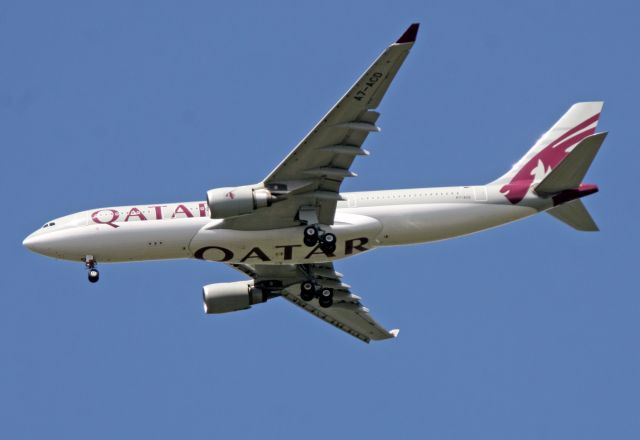 Airbus A330-300 (A7-ACD) - 16 MAY 2012  14U35