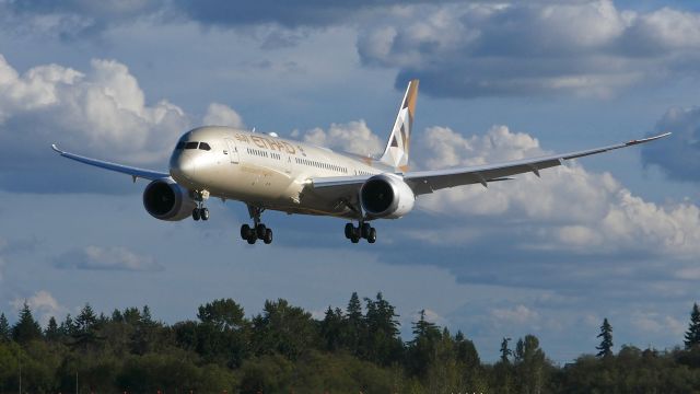 Boeing 787-9 Dreamliner (A6-BLQ) - BOE108 on final to Rwy 34L to complete a C1 flight on 9.13.17. (ln 606 / cn 39661).