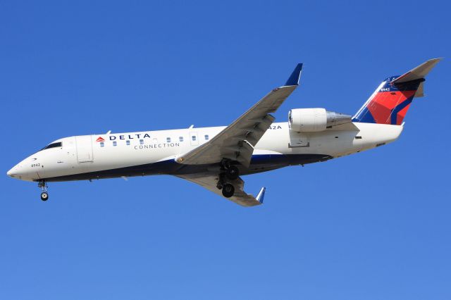 Canadair Regional Jet CRJ-200 (N8942A)