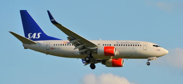 Boeing 737-700 (HB-JJA)