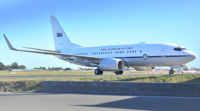 Boeing 737-700 (A36001) - Close capture through a fence of a RAAF Boeing 737-700