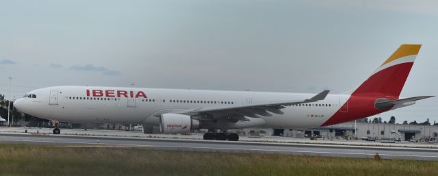 Airbus A330-300 (EC-LYF)