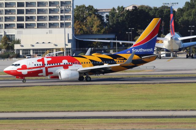 Boeing 737-700 (N214WN)