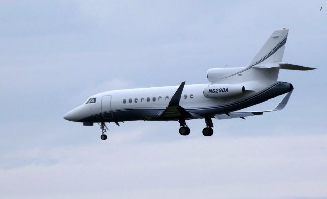 Dassault Falcon 900 (N629DA) - On final is this 2007 Dassault Falcon 900EX in the Autumn of 2019.