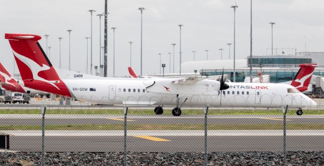 de Havilland Dash 8-400 (VH-QOW)