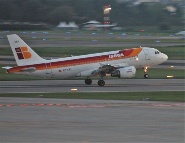 Airbus A319 (EC-KBX)