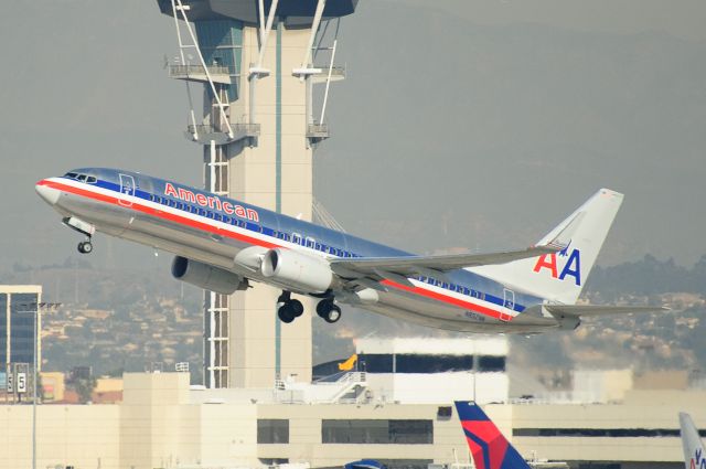 Boeing 737-800 (N852NN)