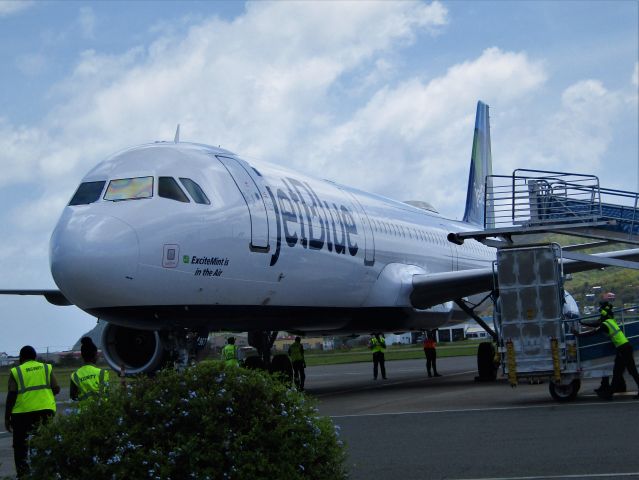 Airbus A321 (N967JT)