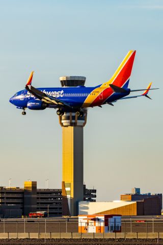 Boeing 737-700 (N908WN) - A Southwest Airlines 737-700 landing at PHX on 2/5/23. Taken with a Canon R7 and Tamron 70-200 G2 lens.