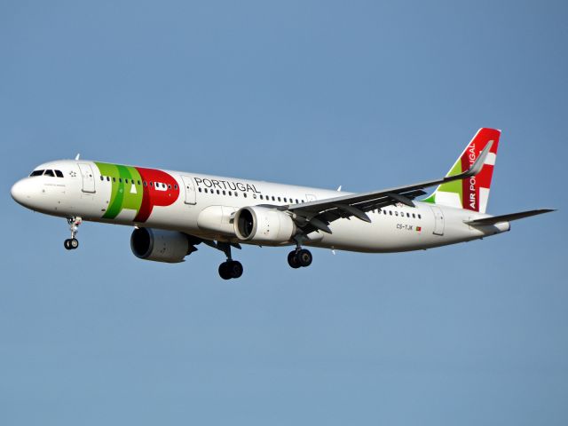 Airbus A321neo (CS-TJK) - Kystvejen RWY22L
