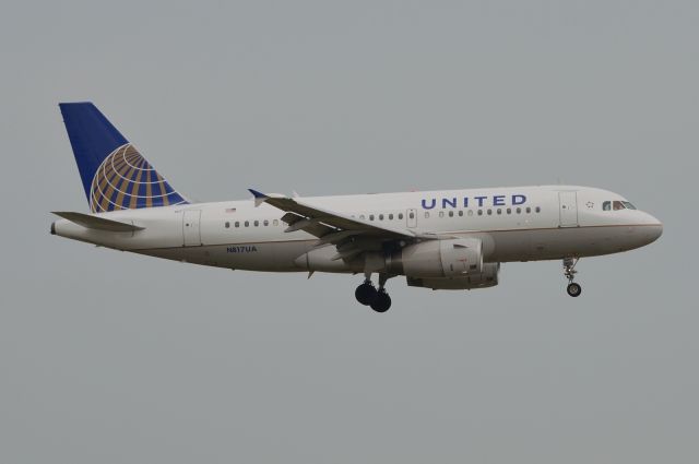 Airbus A319 (N817UA) - Arriving DFW 05/19/2013