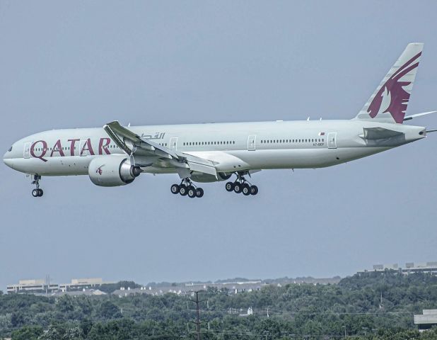 Boeing 777 (A7-BEF) - Qatar 707 Landing 1R at Dulles after a long flight from Doha.br /br /5/26/19