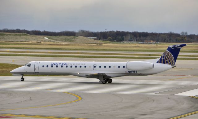 Embraer ERJ-145 (N13975) - United Express Embraer ERJ-145LR N13975 in Detroit