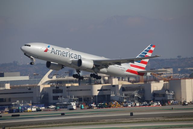 Boeing 777-200 (N772AN)