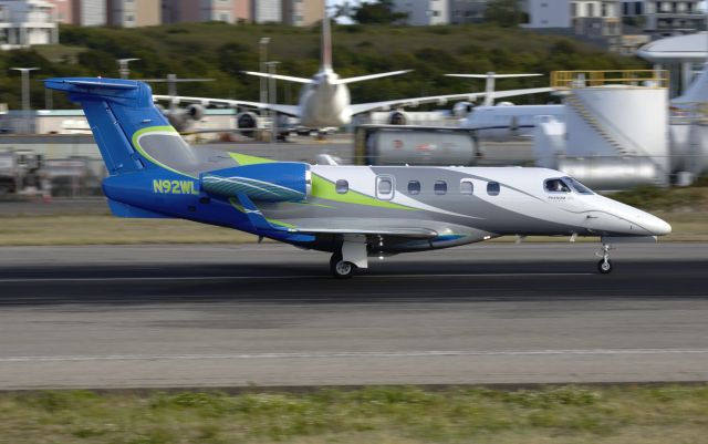 Embraer Phenom 300 (N92WL)