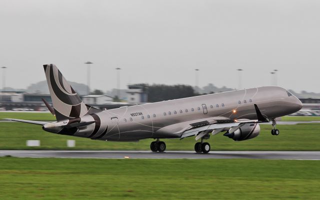 Embraer ERJ-190 (N527AH) - lineage asset company llc emraer erj-190 n527ah landing at shannon this evening 10/7/16.