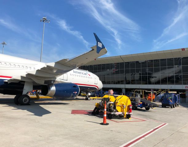 Airbus A321 (N578UW)