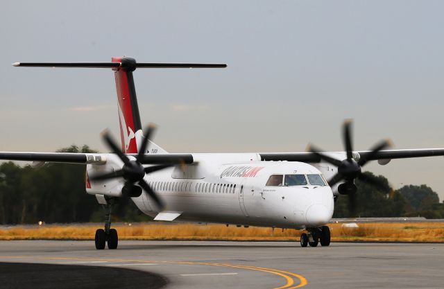 de Havilland Dash 8-400 (VH-LQD)