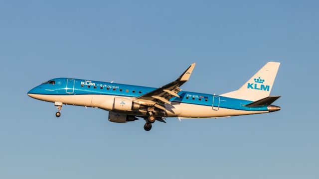 Embraer 175 (PH-EXL)