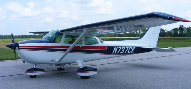 Cessna Skyhawk (N737CK)