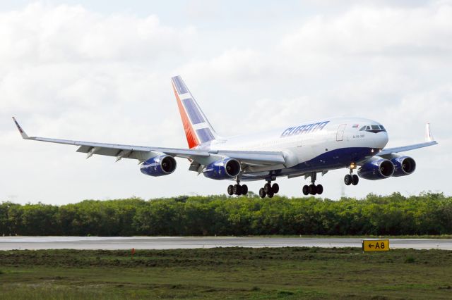 Ilyushin Il-96 (CUT1251) - On finals on 12L RWY. Ago2019