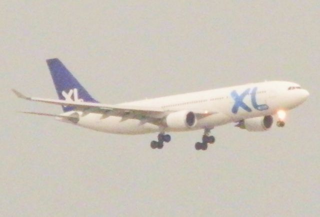 Airbus A330-200 (CS-TOP)