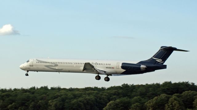 McDonnell Douglas MD-80 (N932RD)