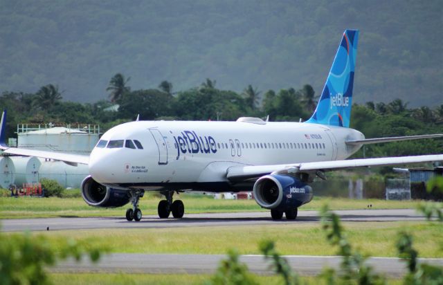 Airbus A320 (N709JB)