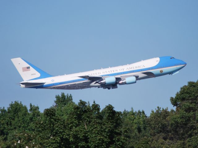 Boeing 747-200 (N29000) - President Obama departs the 2012 DNC on AIR FORCE ONE from runway 36R - 9/7/12