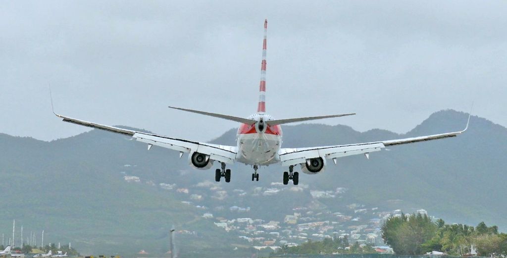 Boeing 737-700 —