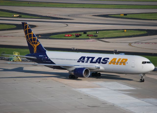 BOEING 767-300 (N640GT) - Taxiing 6/16/12