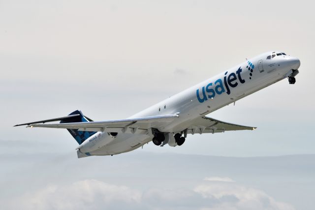 McDonnell Douglas MD-88 (N833US) - Runway 32 06-02-22