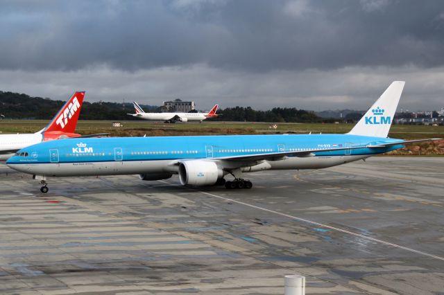 BOEING 777-300ER (PH-BVB)