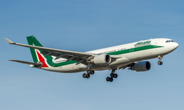 Airbus A330-200 (EI-EJL) - AZ650 on short finals for runway 23 at YYZ after the voyage from Rome