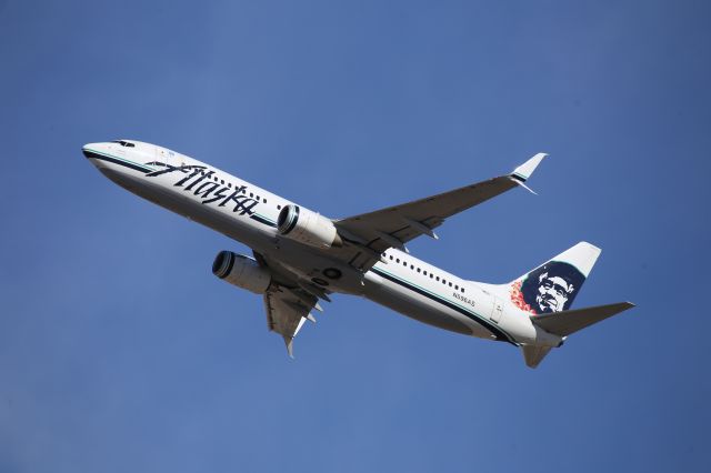 Boeing 737-800 (N596AS)